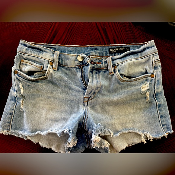BLANK  NYC “The Astor” denim cut-off shorts SIZE 26 - Picture 1 of 3